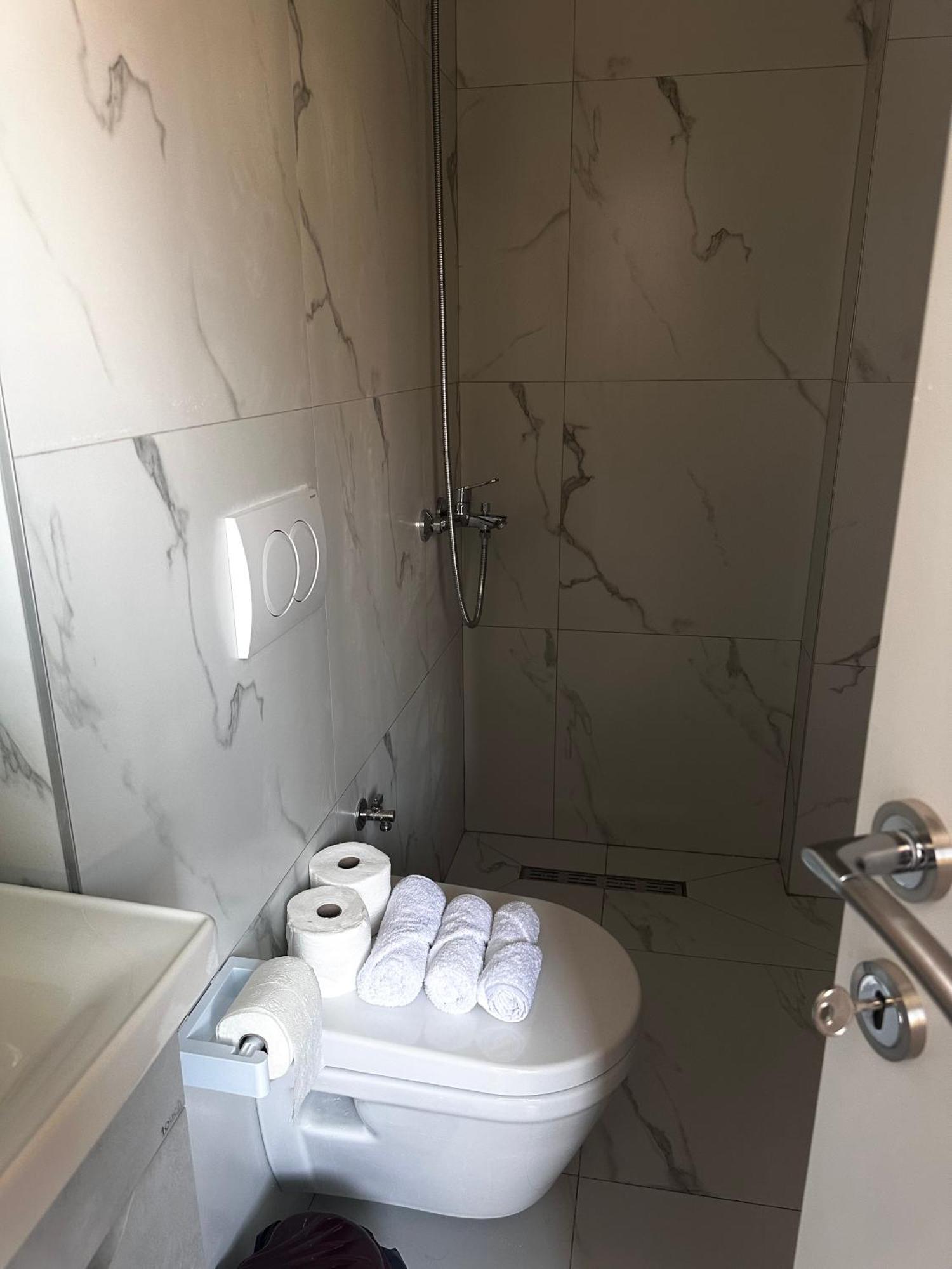 Tirana Apartment Center Jon エクステリア 写真